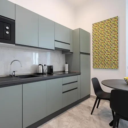 Luna Homes - Bilocale In Mac Mahon Apartment